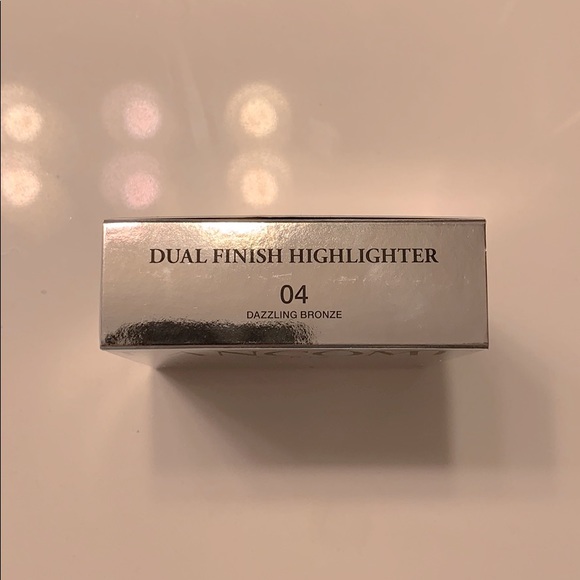 Lancome Dual Finish Highlighter 04 - Picture 5 of 5
